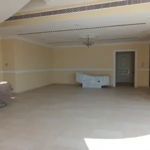 للبيع فيلا راقية في مقابه