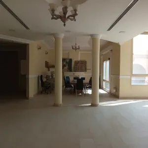 للبيع فيلا راقية في مقابه