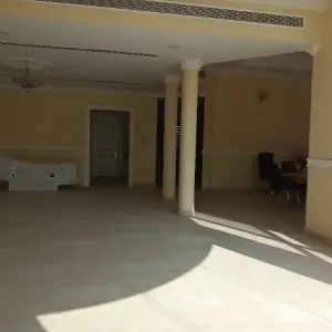 للبيع فيلا راقية في مقابه