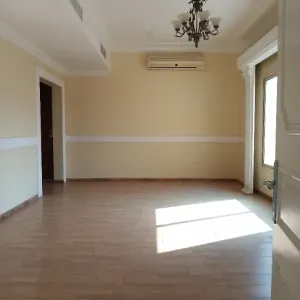 للبيع فيلا راقية في مقابه