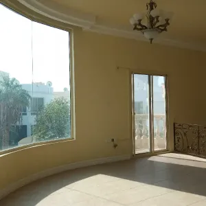 للبيع فيلا راقية في مقابه