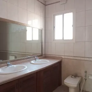 للبيع فيلا راقية في مقابه