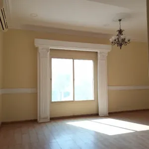 للبيع فيلا راقية في مقابه