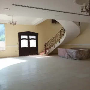 للبيع فيلا راقية في مقابه