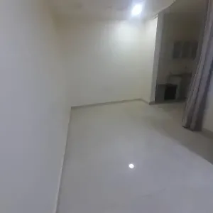 Studio for rent in ras ruman area near diplomatic area  ستوديو للإيجار بمنطقة رأس الرمان